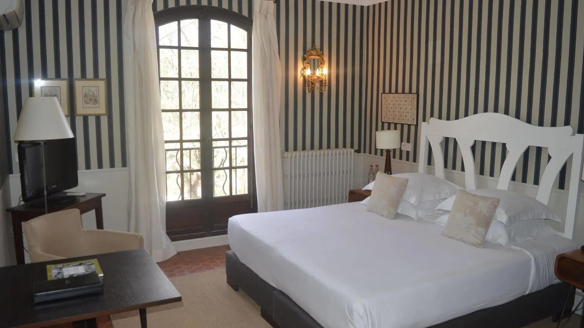 Le Prieure Hotel Villeneuve-lès-Avignon 5*,